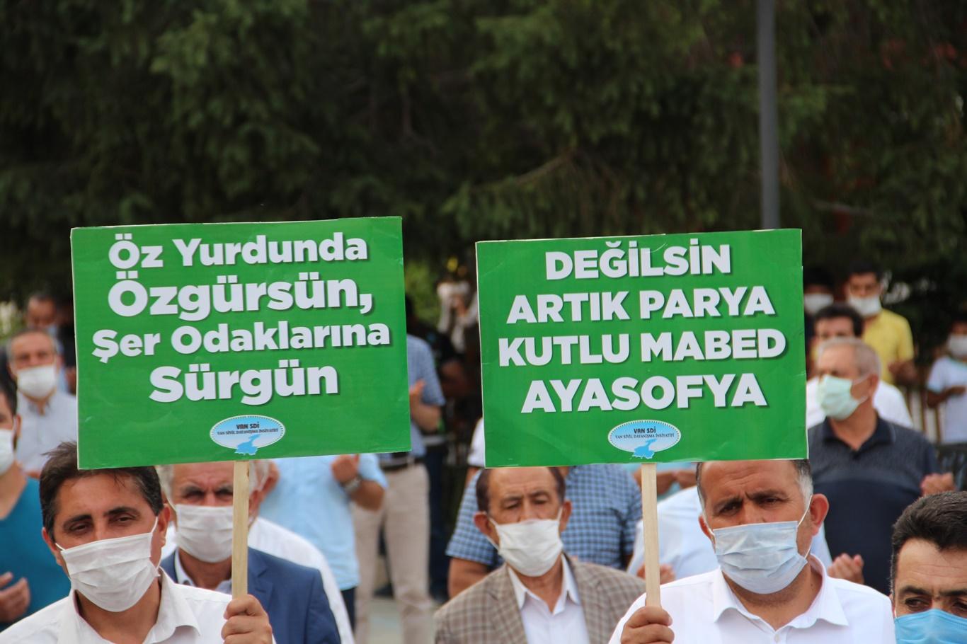 Van SDİ: “Ayasofya Camisi’nin yeniden ibadette açılması memnuniyet vericidir”
